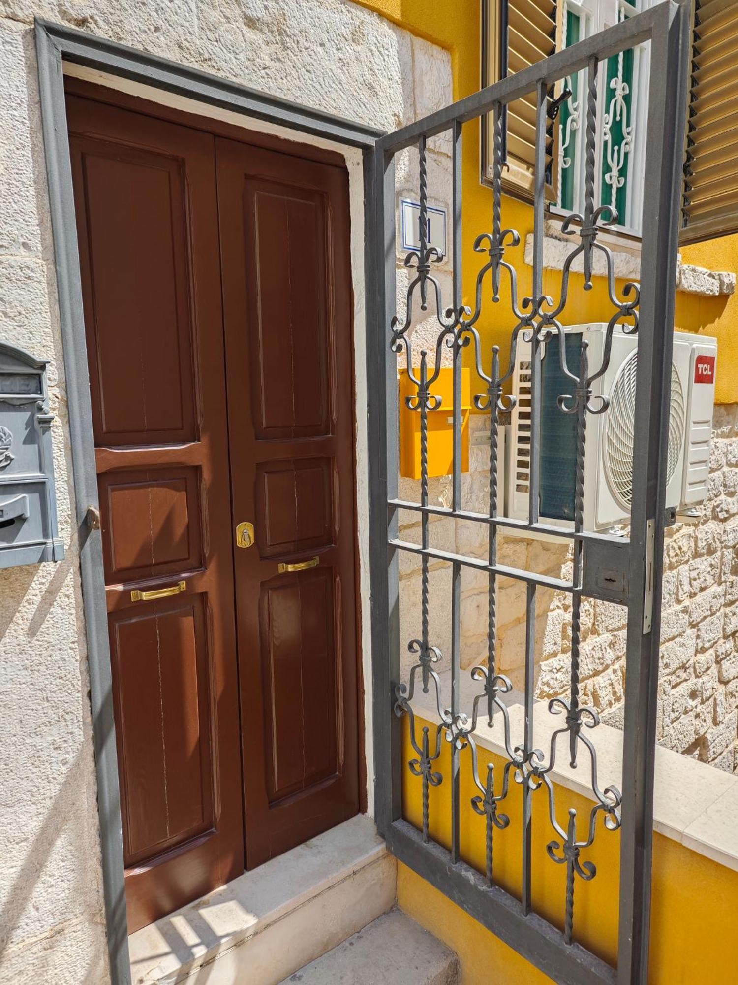 Dolce Terra Mia Apartment Trani Exterior photo